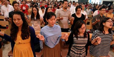 mass gesture|Catholic Calisthenics: Gestures, Postures and Symbolic .